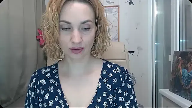 KatrinAlluring from StripChat is Freechat