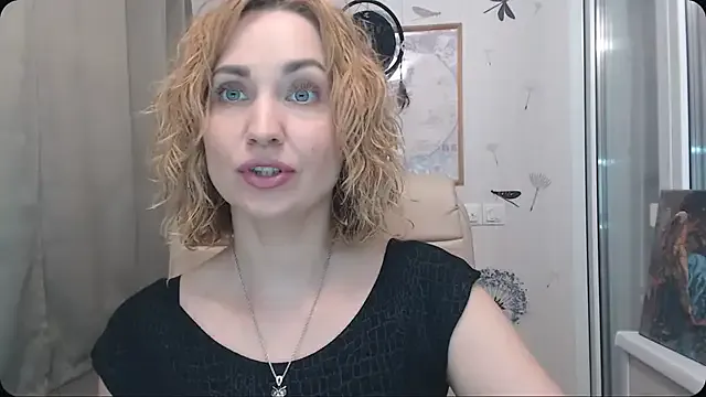 KatrinAlluring from StripChat is Freechat