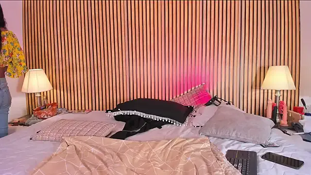 Girls: try live performances with matured performers, from dancing to quirks, in a variety of beautiful sex cams.