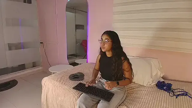 keila_hott20 from StripChat is Freechat