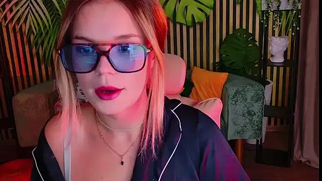KellyHayden from StripChat is Freechat