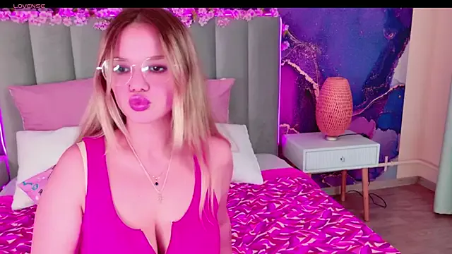 Girls: try live performances with matured performers, from dancing to quirks, in a variety of beautiful sex cams.