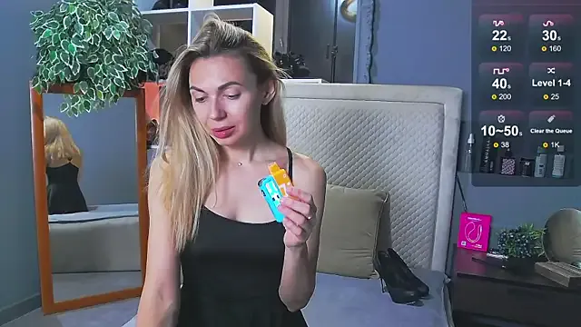 KiraNikson from StripChat