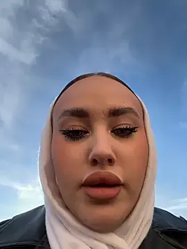 KiraSunshine from StripChat is Freechat