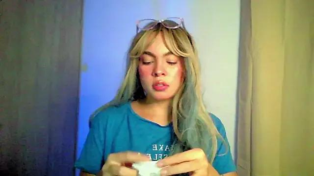 Kiri_Cutee from StripChat