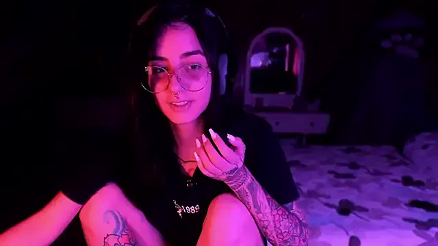 Kittyhell_cam from StripChat is Freechat