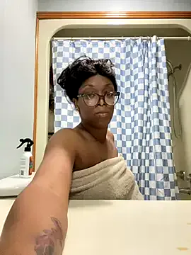 KLoveeee from StripChat is Freechat