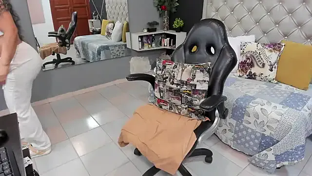 Girls: try live performances with matured performers, from dancing to quirks, in a variety of beautiful sex cams.