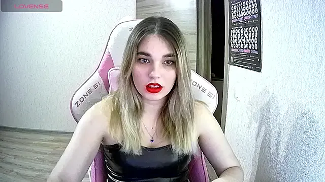 Kris_Moss from StripChat is Freechat