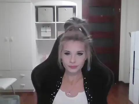 KristineGlow from StripChat is Freechat