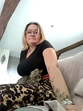 Girls: try live performances with matured performers, from dancing to quirks, in a variety of beautiful sex cams.