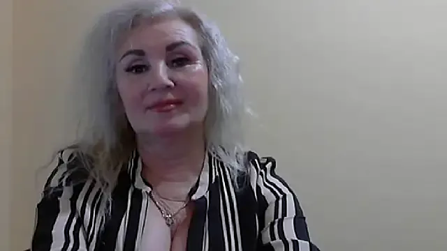 LadySexyBlond from StripChat is Freechat