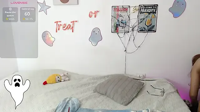 Laramucci from StripChat is Freechat