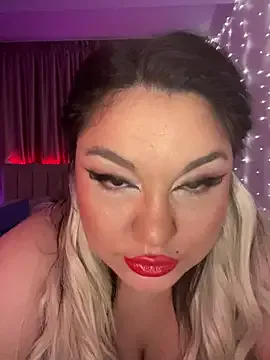 LarissaQuinn from StripChat is Freechat