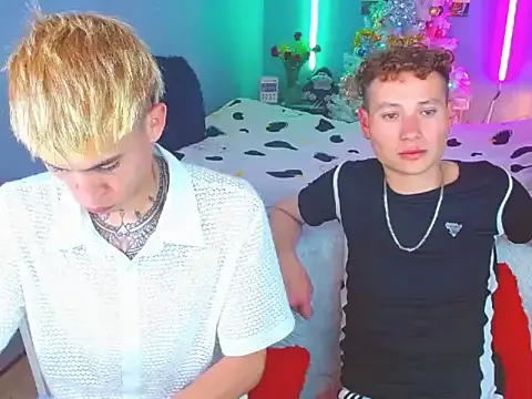 Latin_boysxxxx from StripChat is Freechat