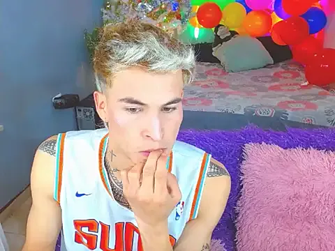 Latin_boysxxxx from StripChat is Freechat