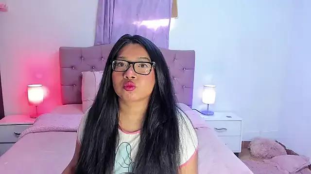 Latinabombsheell from StripChat is Freechat