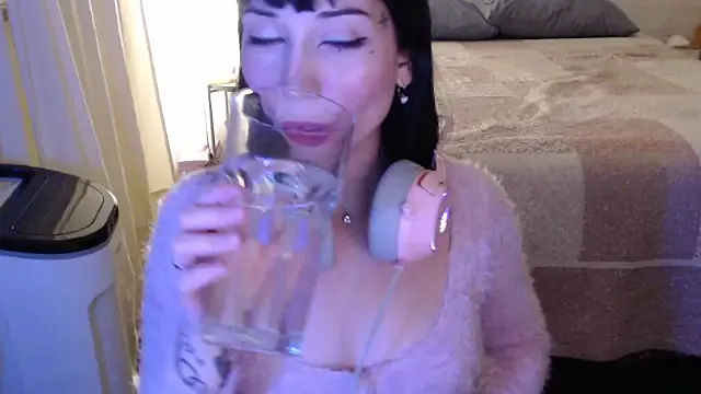 latinpetit from StripChat is Freechat