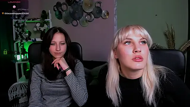 lau_ra_queen from StripChat is Freechat