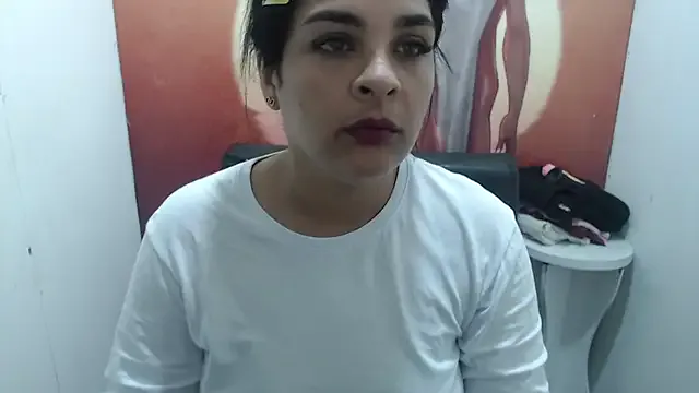 Laura_hottt from StripChat