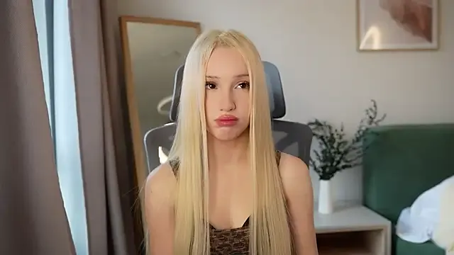 Laura_Obsidian from StripChat is Freechat