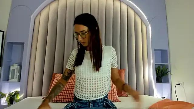 LauraaGomezz__ from StripChat is Freechat