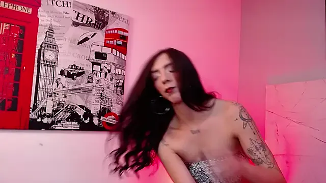 LAURALUXE from StripChat is Freechat