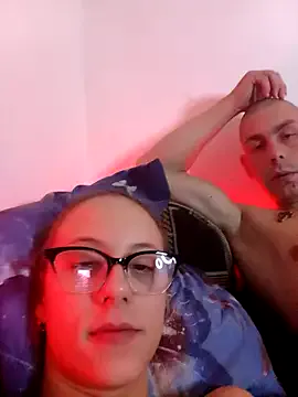 Laurazec from StripChat is Freechat