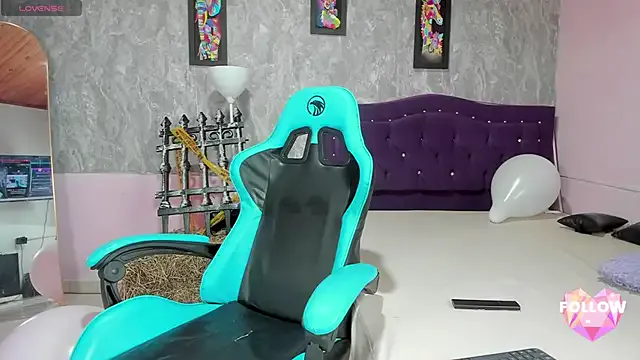 Lauren_smiles from StripChat is Freechat