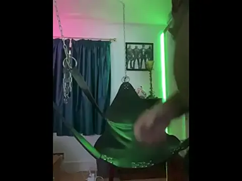 LeatherSdaddy from StripChat is Freechat