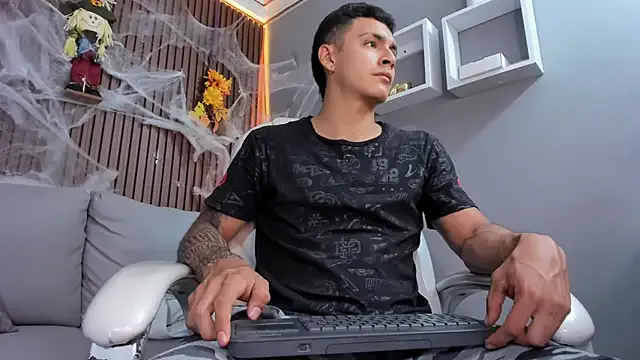 Leo_santoro from StripChat is Freechat