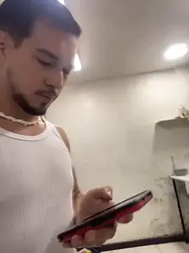 Leonardmoppet from StripChat is Freechat