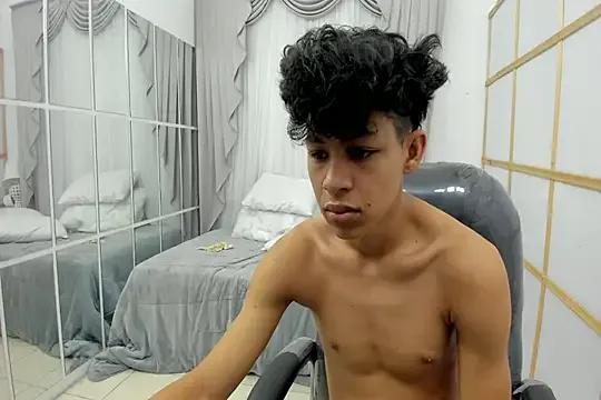 leslieanddrako from StripChat is Freechat