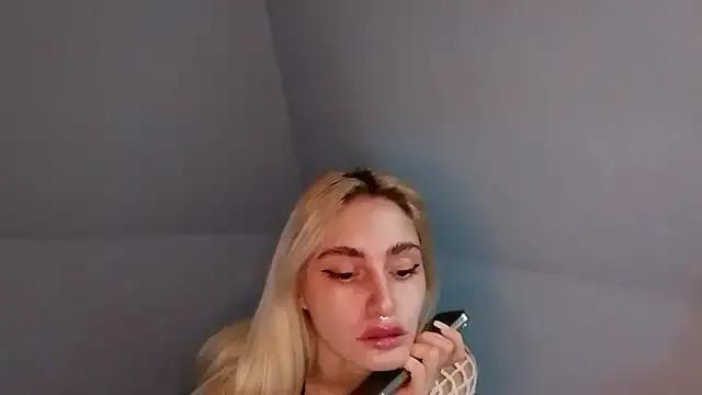 lesyawhite from StripChat is Freechat