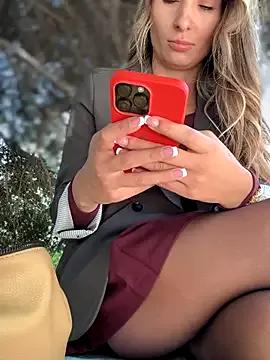 LetsFunKARINA from StripChat is Freechat