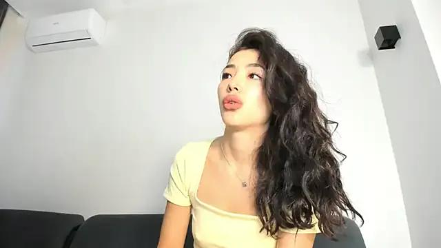 LianYe_ from StripChat is Freechat