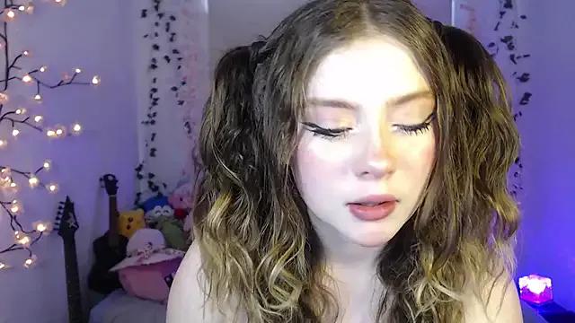 Lil_bela from StripChat is Freechat