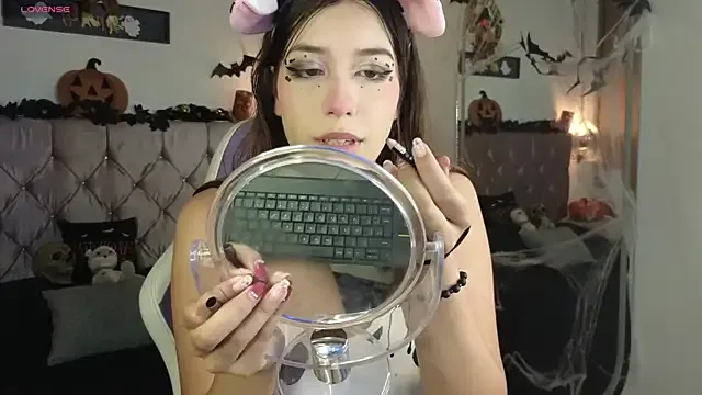 Girls: try live performances with matured performers, from dancing to quirks, in a variety of beautiful sex cams.