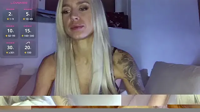 Lillaluvv9 from StripChat is Freechat