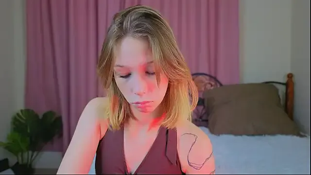 LilyVoise from StripChat is Freechat