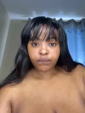 Linah___ from StripChat is Freechat