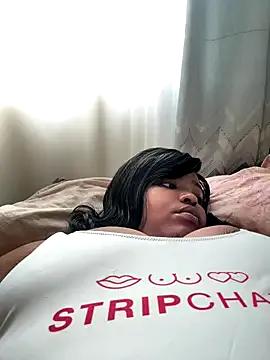 Linah___ from StripChat is Freechat