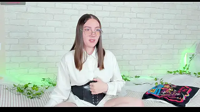 LinaKenny from StripChat is Freechat