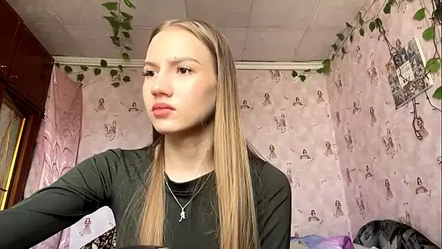 LinaOscar from StripChat is Freechat