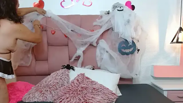 Girls: try live performances with matured performers, from dancing to quirks, in a variety of beautiful sex cams.