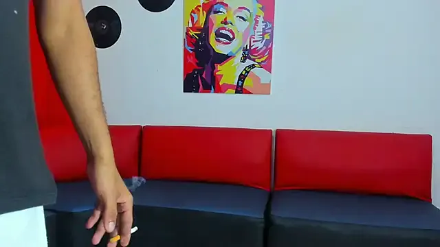 Lindaprincedemon from StripChat is Freechat