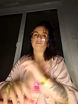 Lindsay_00off from StripChat