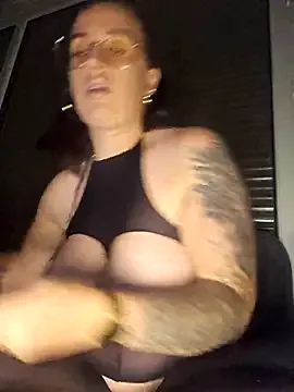 Lindsay_00off from StripChat