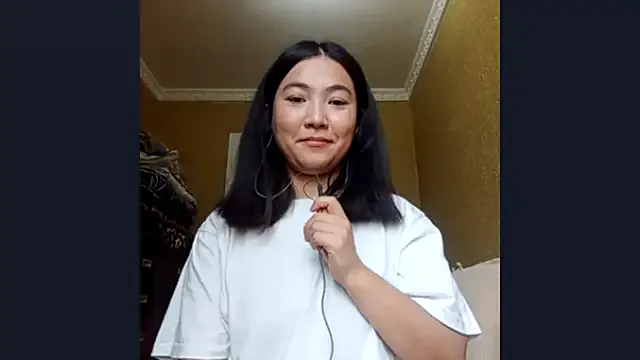 LinneaHyles from StripChat is Freechat