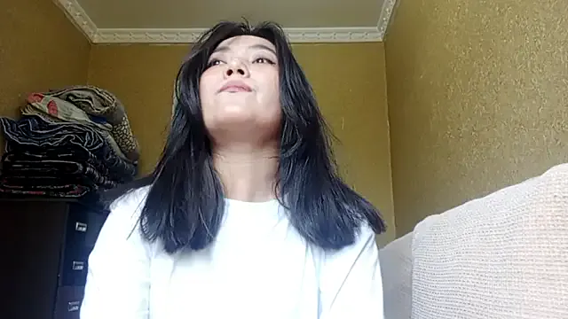 LinneaHyles from StripChat is Freechat